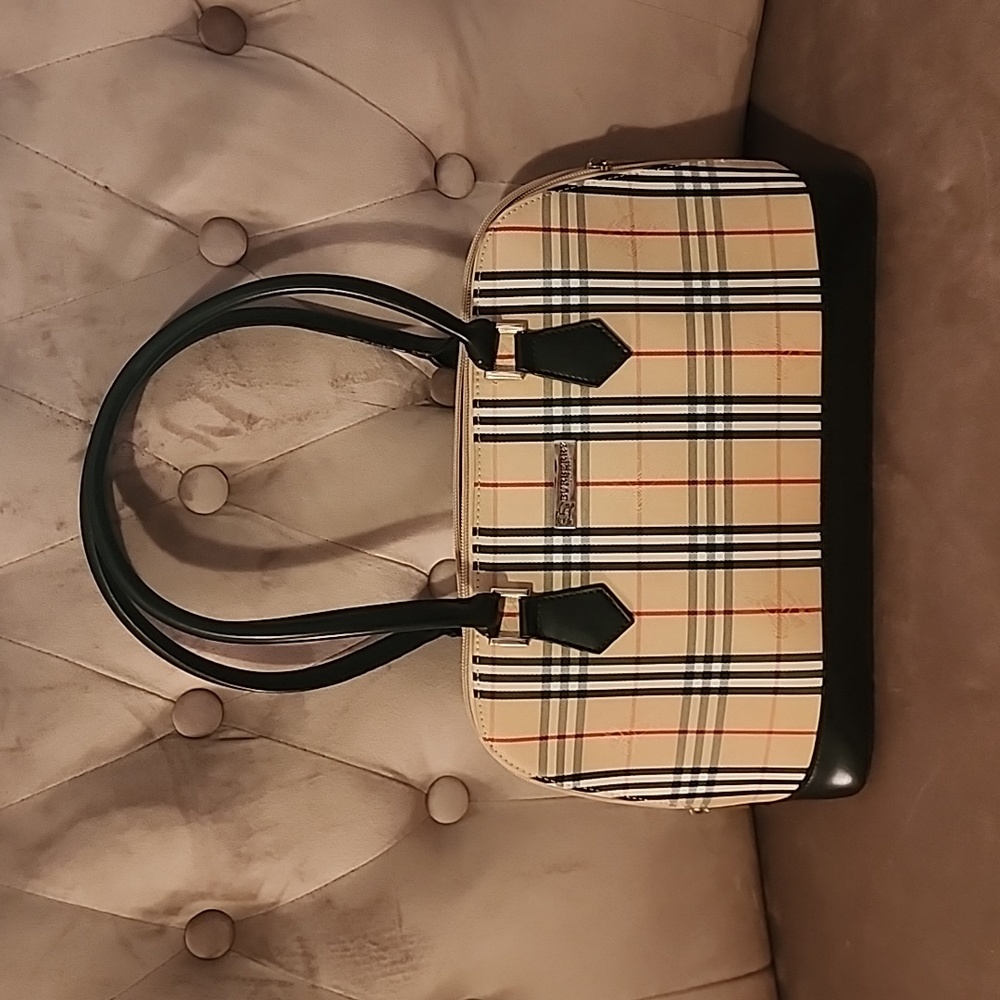 😍EUC BURBERRY HANDBAG/SHOULDER BAG😍 LIKE NEW USED 1 TIME